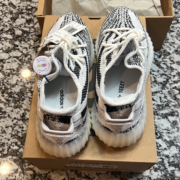 Yeezy Zebras, Brand new(W/Tag), never worn, with box. eBay guranteed! - Picture 3 of 4